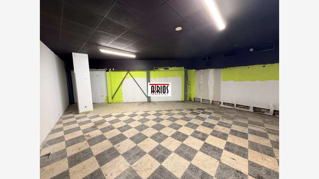 A louer local commercial de 427.20m² à Toulon