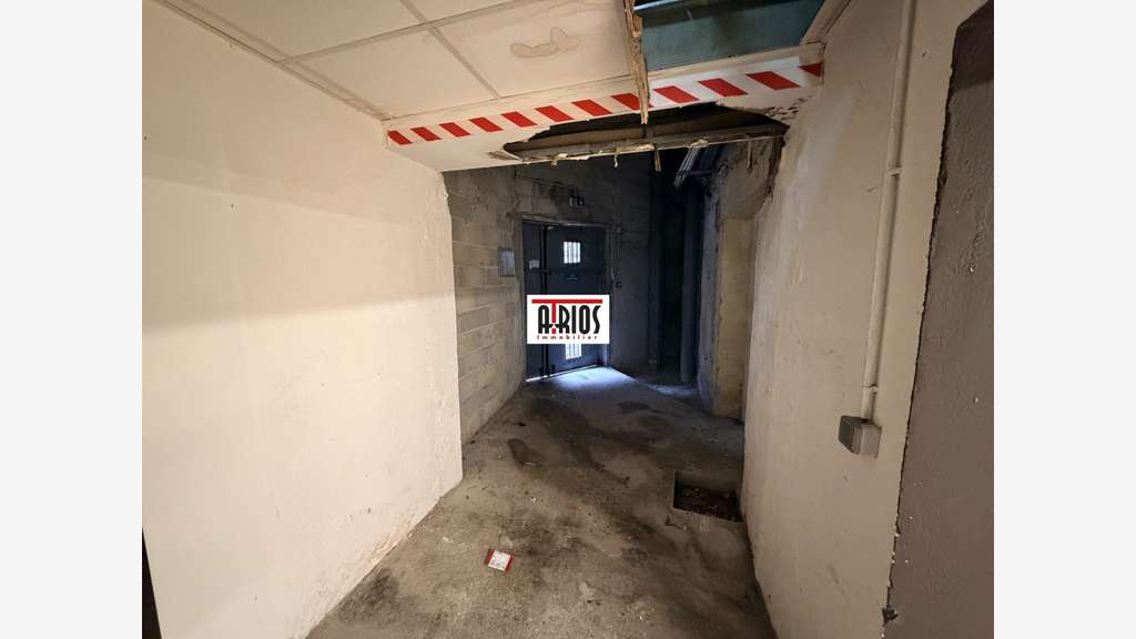 A louer local commercial de 427.20m² à Toulon