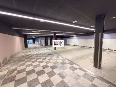 A louer local commercial de 427.20m² à Toulon