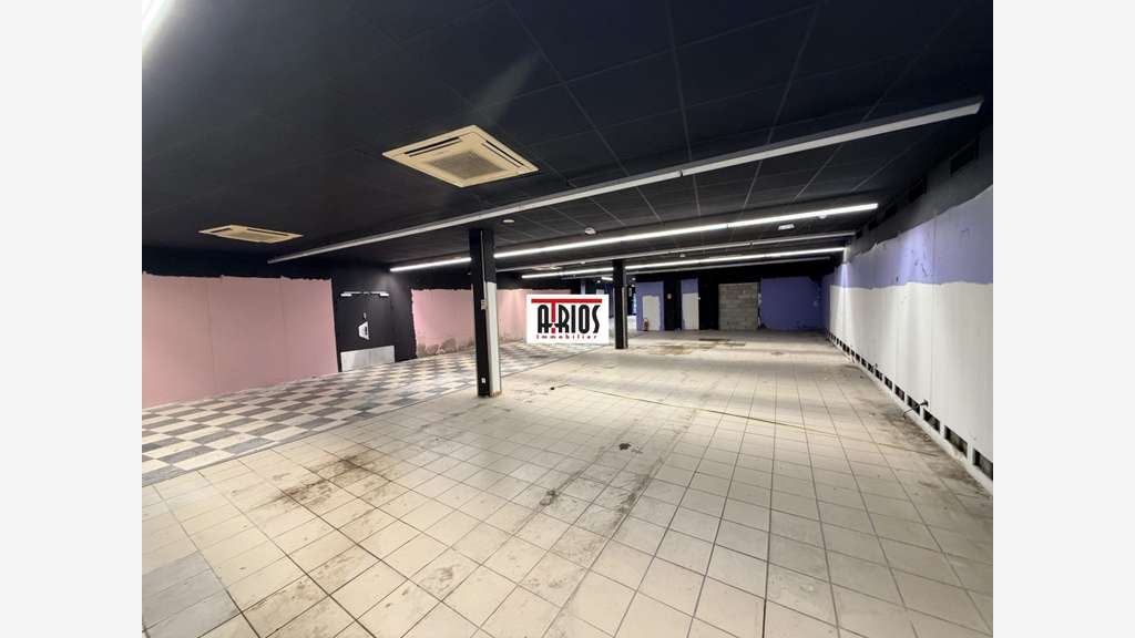 A louer local commercial de 427.20m² à Toulon