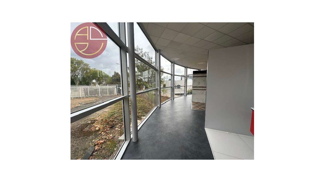 Location local commercial 915m² à Toulouse centre