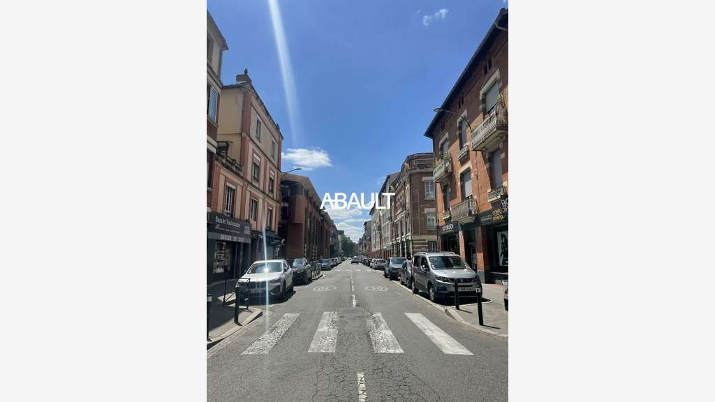 Location local d'angle 70m² à Toulouse rue Péri