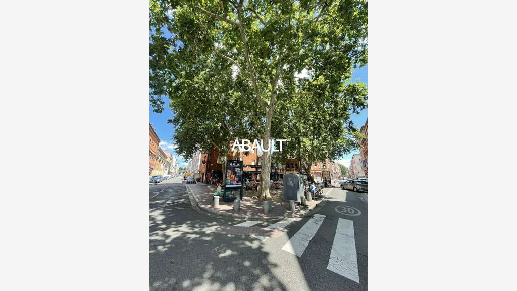 Location local d'angle 70m² à Toulouse rue Péri
