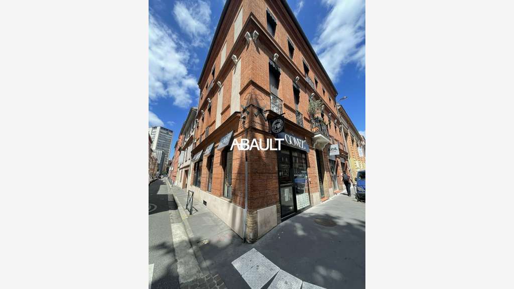 Location local d'angle 70m² à Toulouse rue Péri