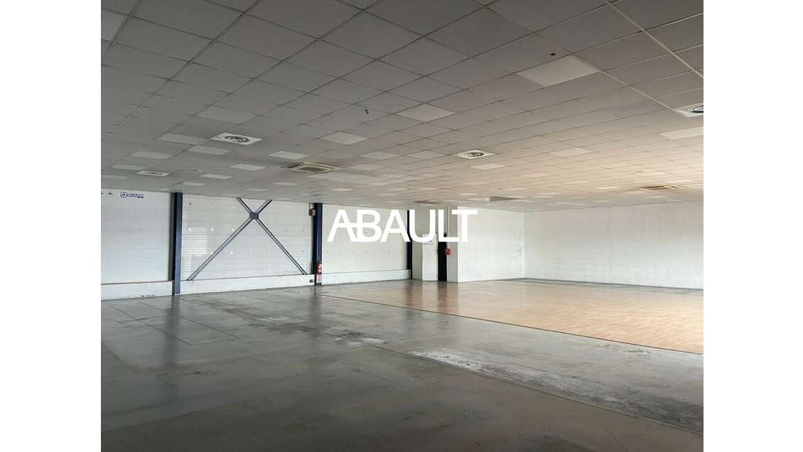 Local commercial 728m² à louer à Toulouse Est
