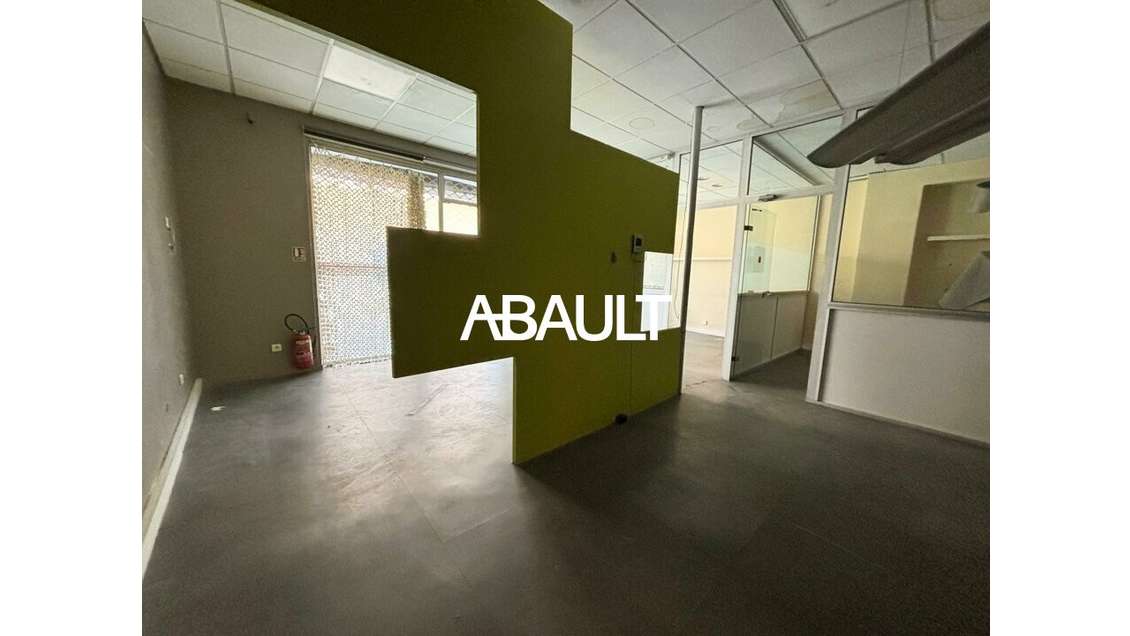 Local commercial 110m² à louer à Toulouse Chalets 