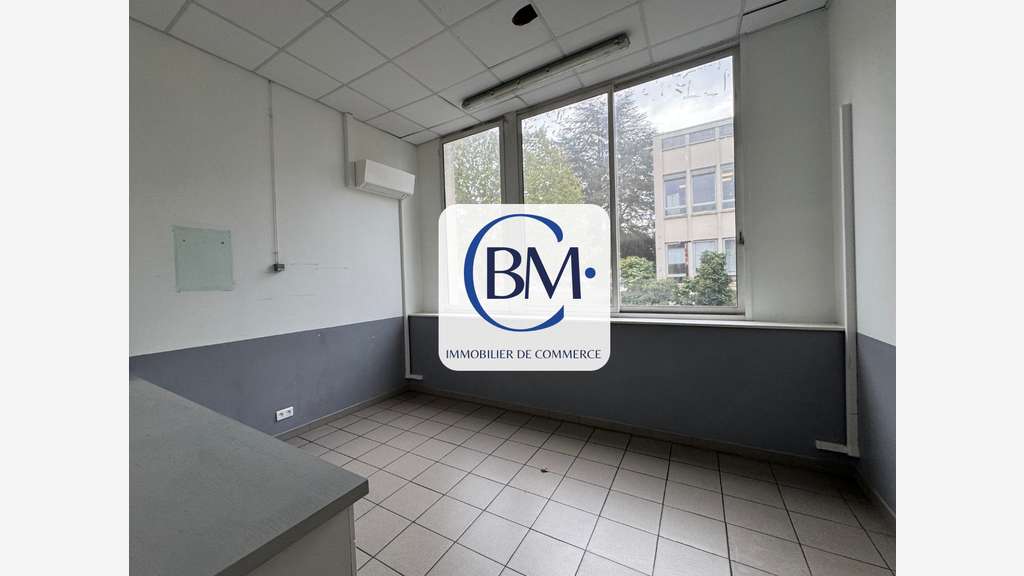 À louer local commercial 290m² à Toulouse Glacière