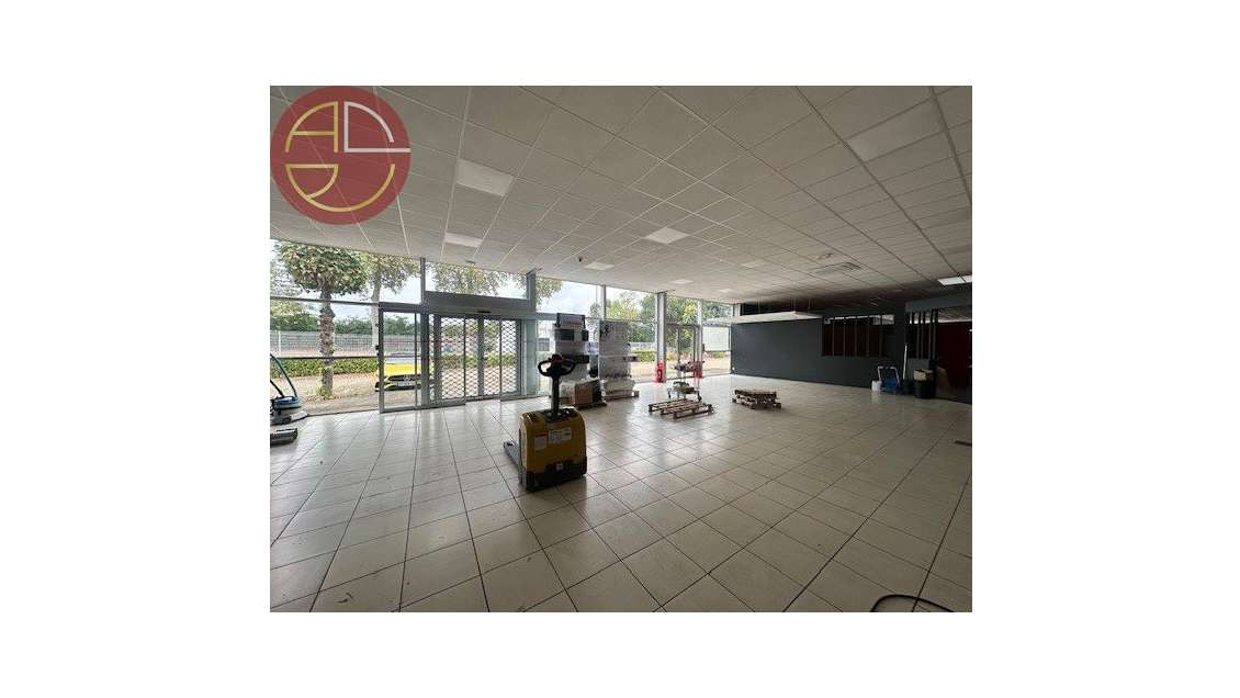 A louer local 457m² à Toulouse centre Lardenne