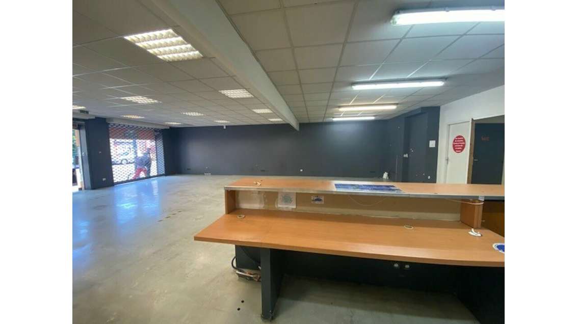 Loue 840m² à Toulouse Nord Est barrière de Paris