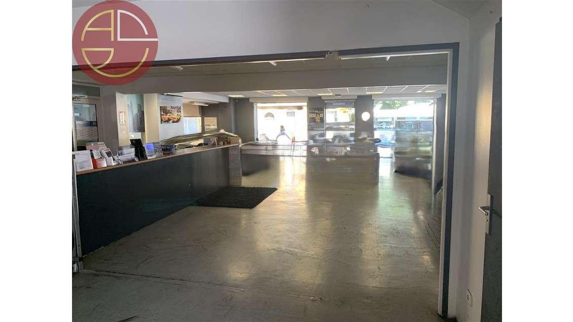 Loue 700m² à Toulouse Nord Est barrière de Paris