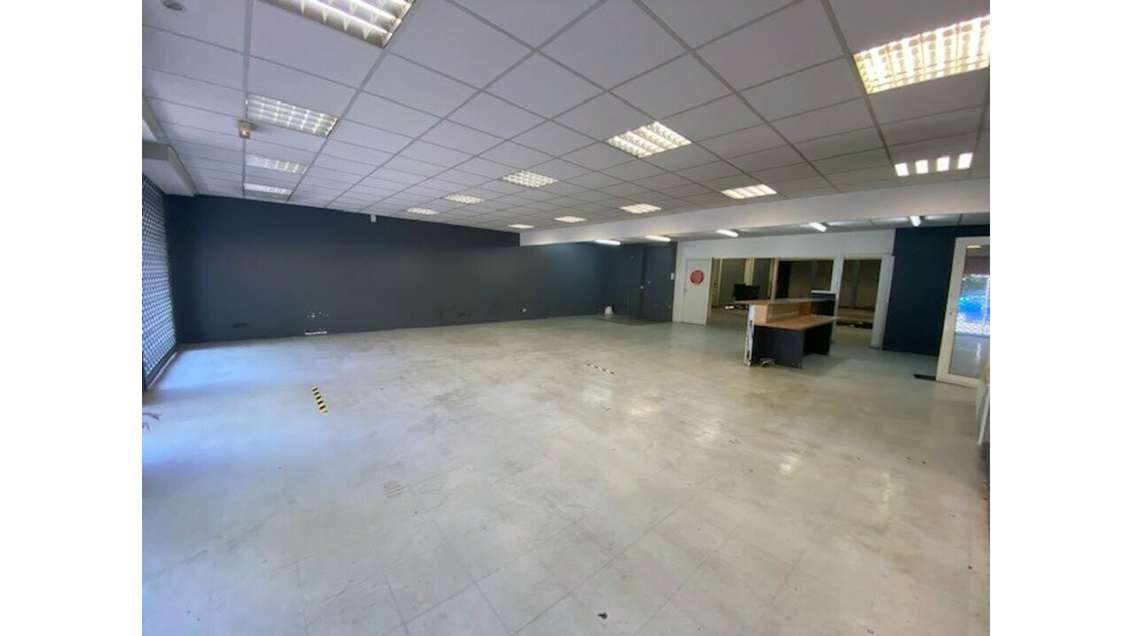 Loue 700m² à Toulouse Nord Est barrière de Paris