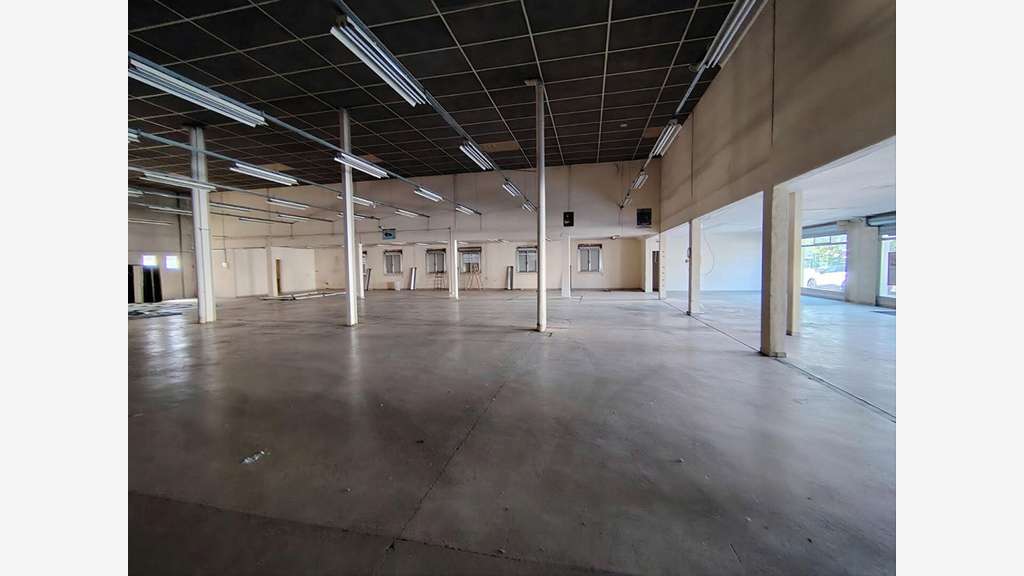 A louer local commercial 675m² à Toulouse