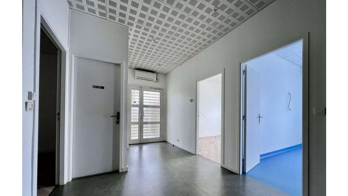 Location local commercial 80m² à Tournan-en-Brie