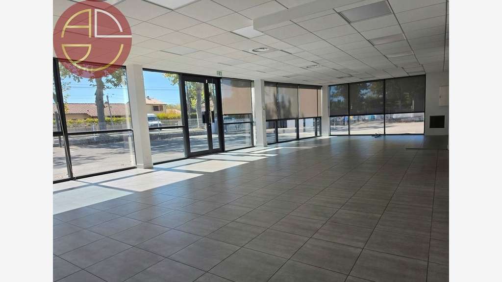 Local commercial de 650m² à louer à Tournefeuille