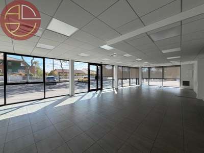 Local commercial de 650m² à louer à Tournefeuille