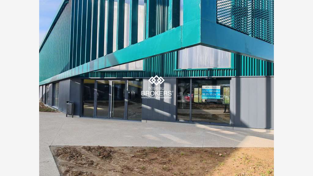 A louer local commercial neuf 978m² Tours Nord