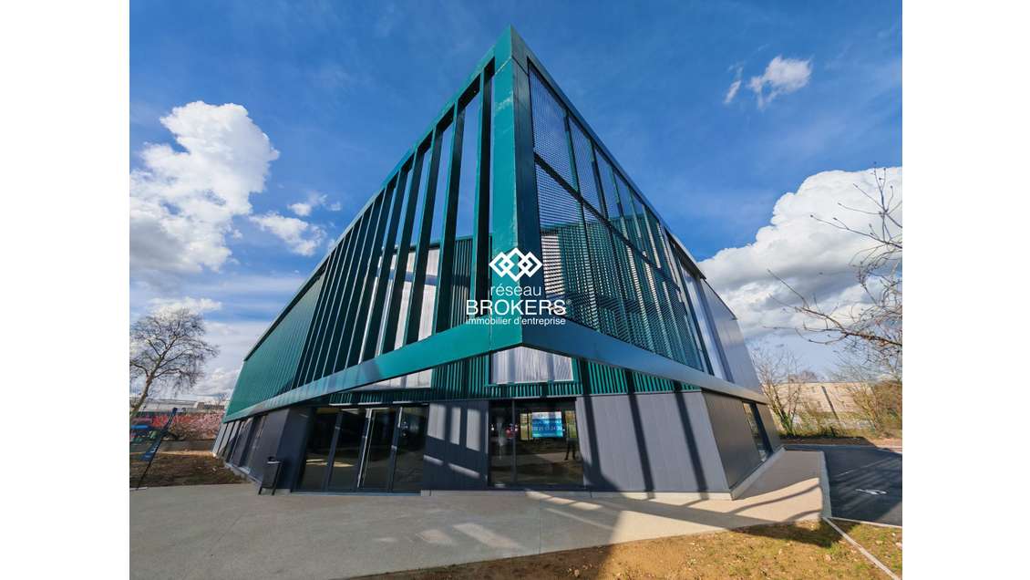 A louer local commercial neuf 978m² Tours Nord