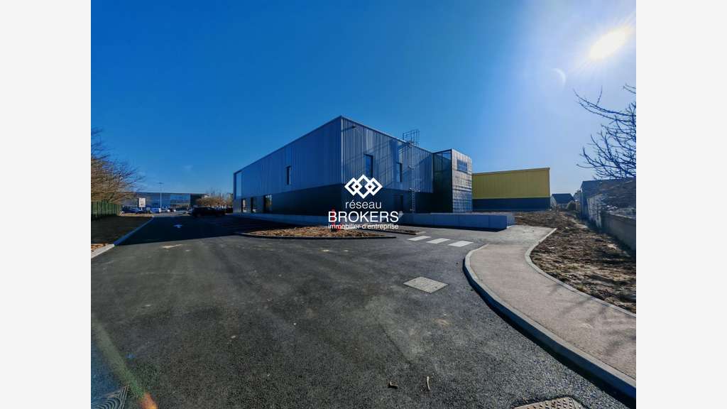 A louer local commercial neuf 978m² Tours Nord