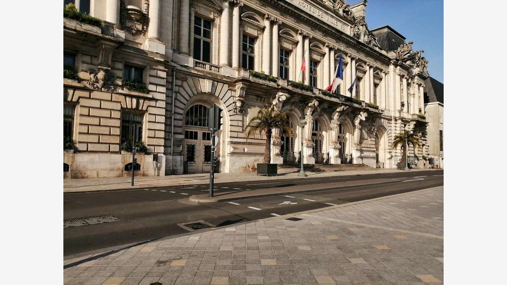 Tours centre,1ere partie de l'avenue de Grammont
