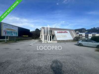A louer local commercial 550m² à Trans-en-Provence