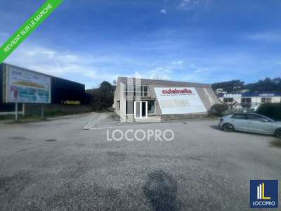 A louer local commercial 550m² à Trans-en-Provence
