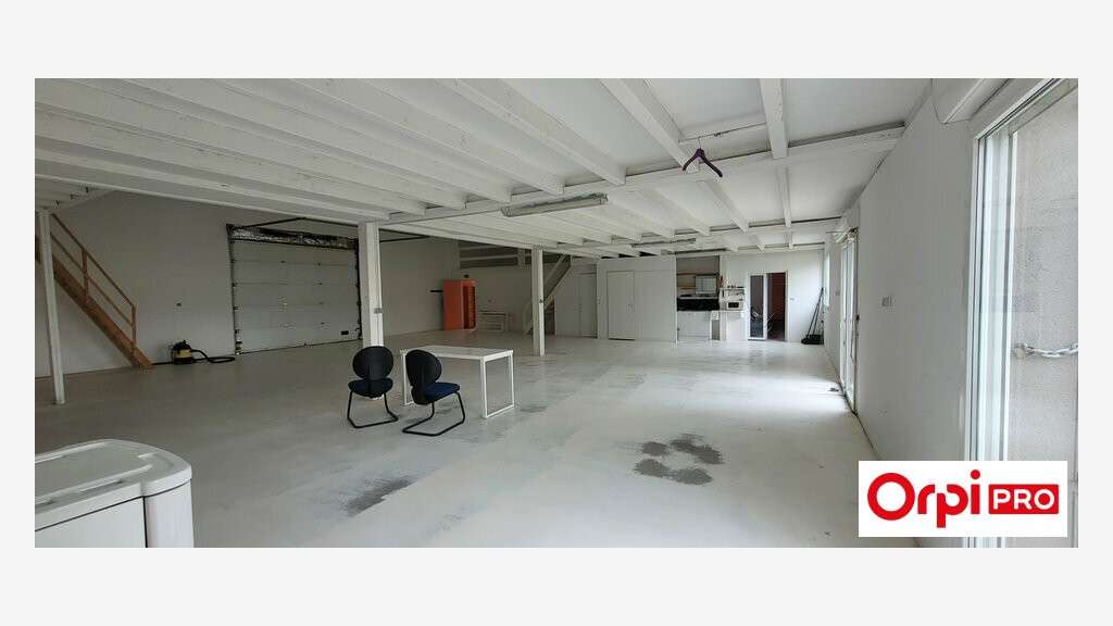A louer local de 330m² en ZAC à Trégueux