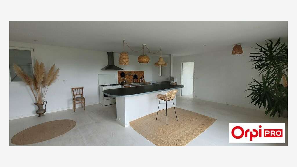 A louer local de 330m² en ZAC à Trégueux