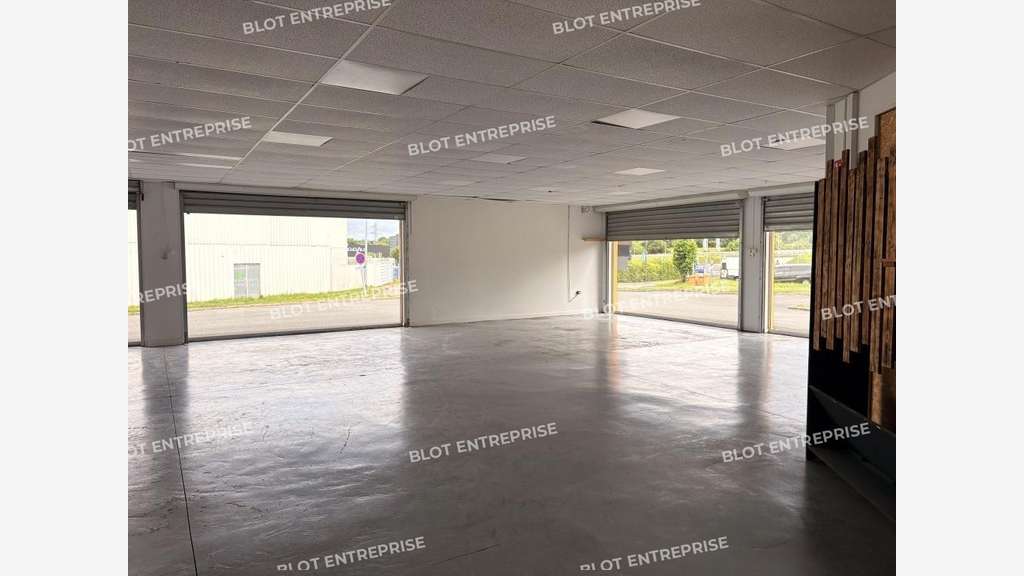 A louer local commercial de 250m² à Trégueux