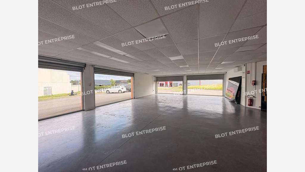 A louer local commercial de 250m² à Trégueux