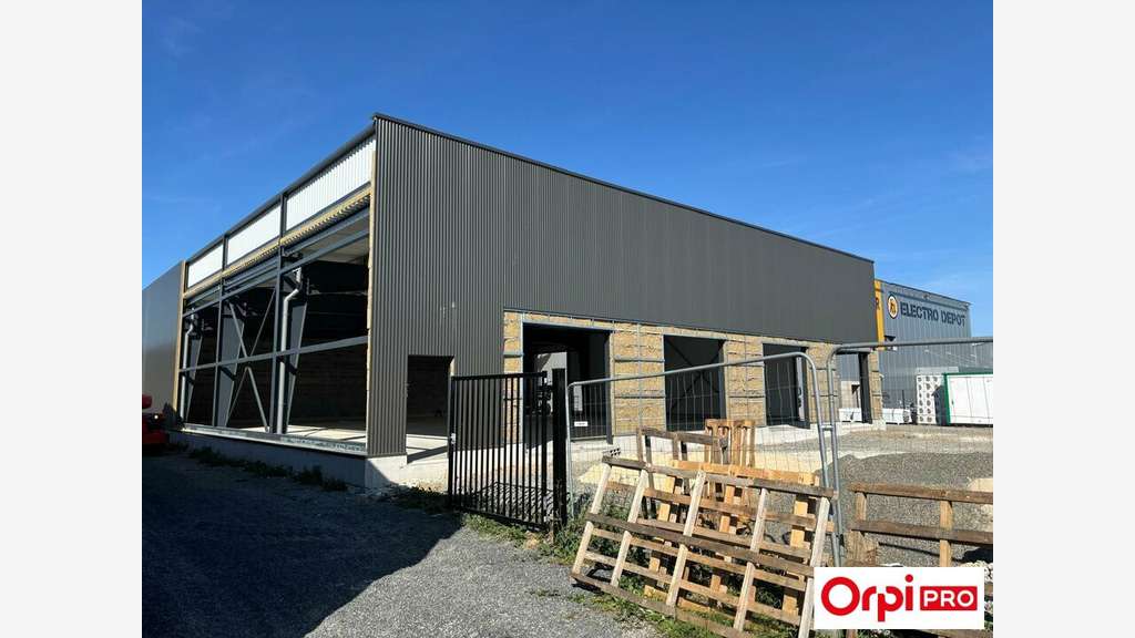 TRÉGUEUX - LOCAL COMMERCIAL à louer