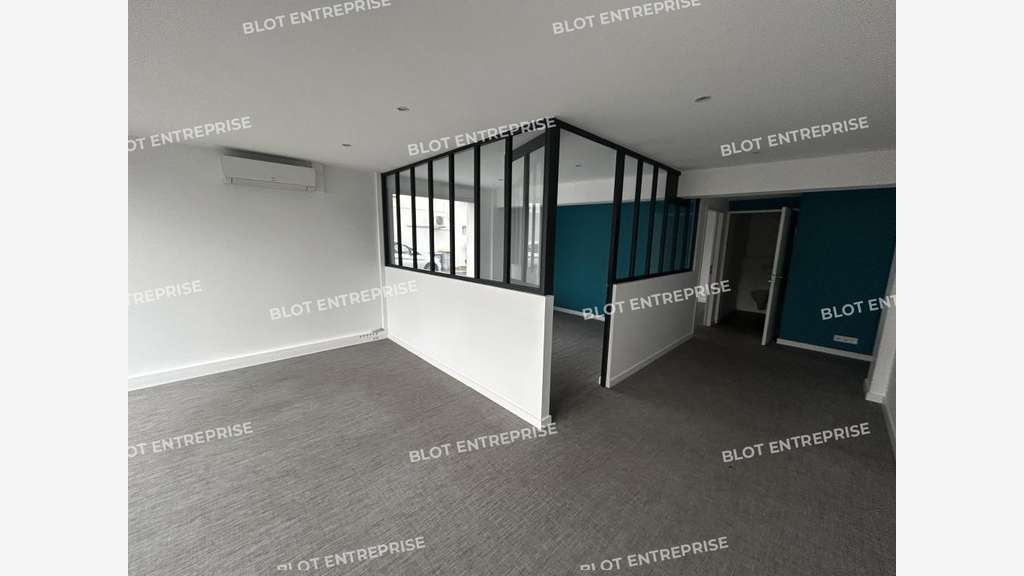 A louer locaux commerciaux de 53m² à Treillières
