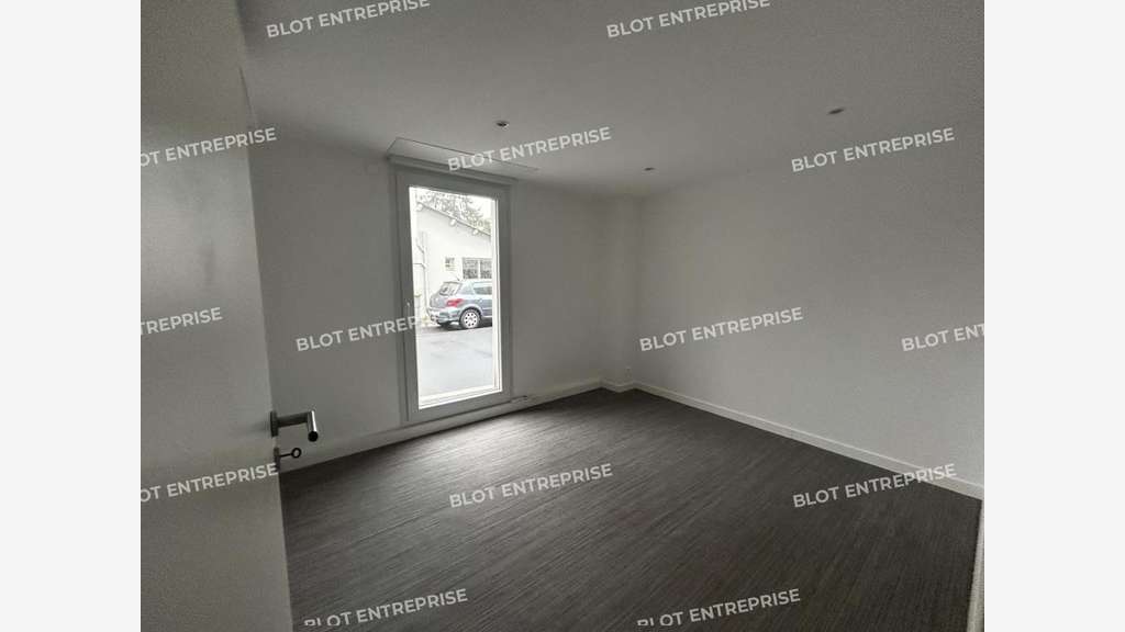 A louer locaux commerciaux de 53m² à Treillières