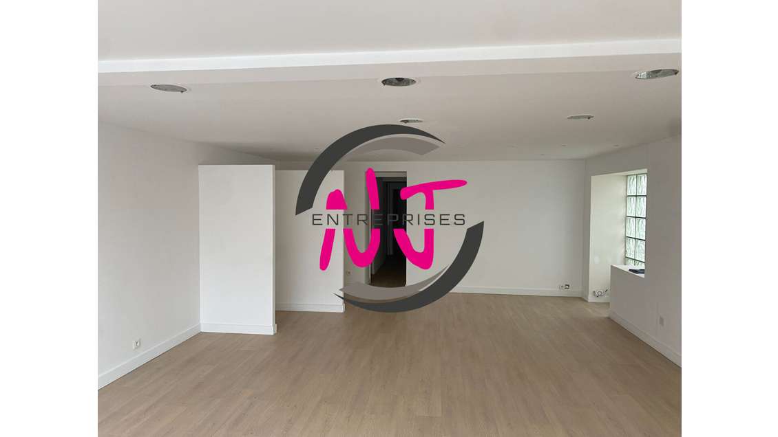 A louer local commercial de 85m² à Trelaze 