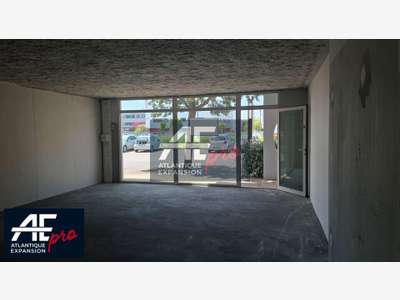 Local commercial 49m² à louer à Trignac