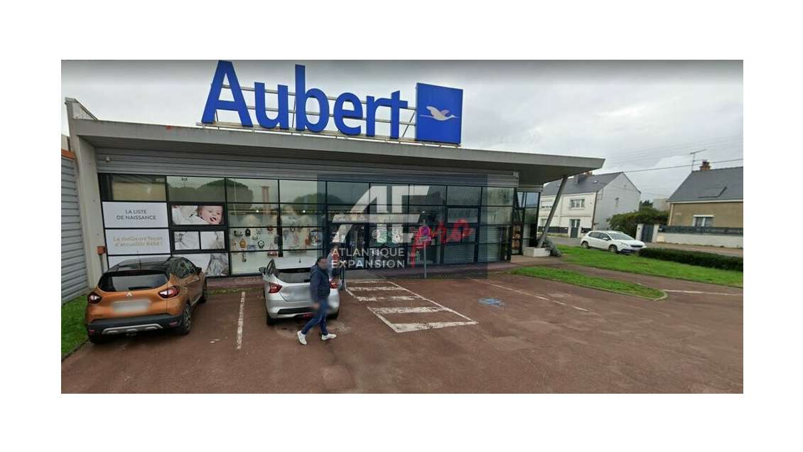 A louer local commercial 864m² zone Auchan Trignac