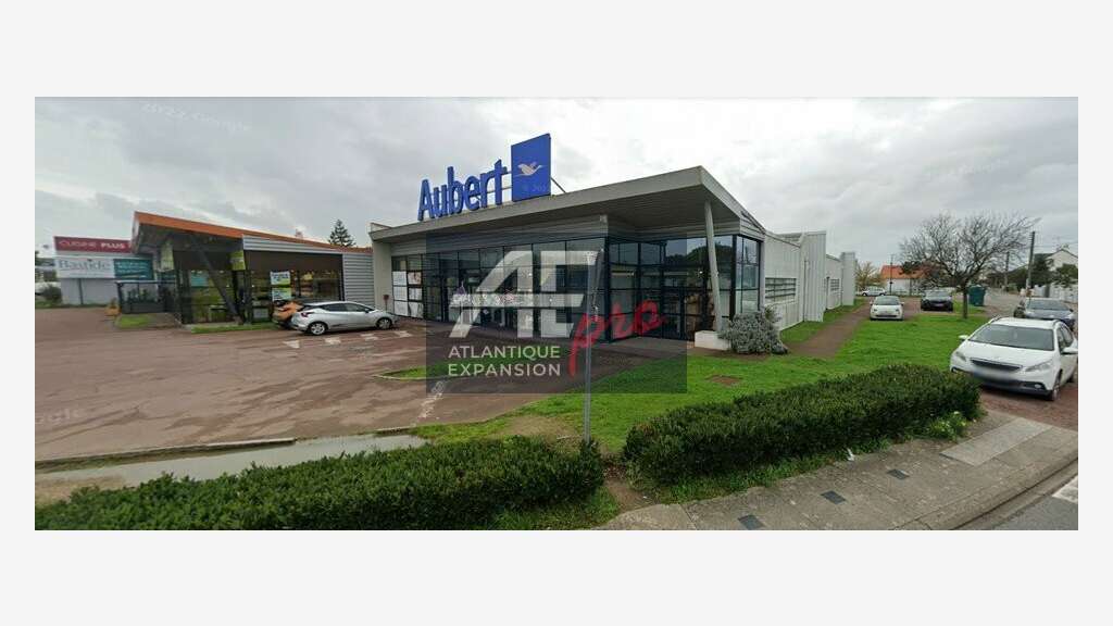 A louer local commercial 864m² zone Auchan Trignac