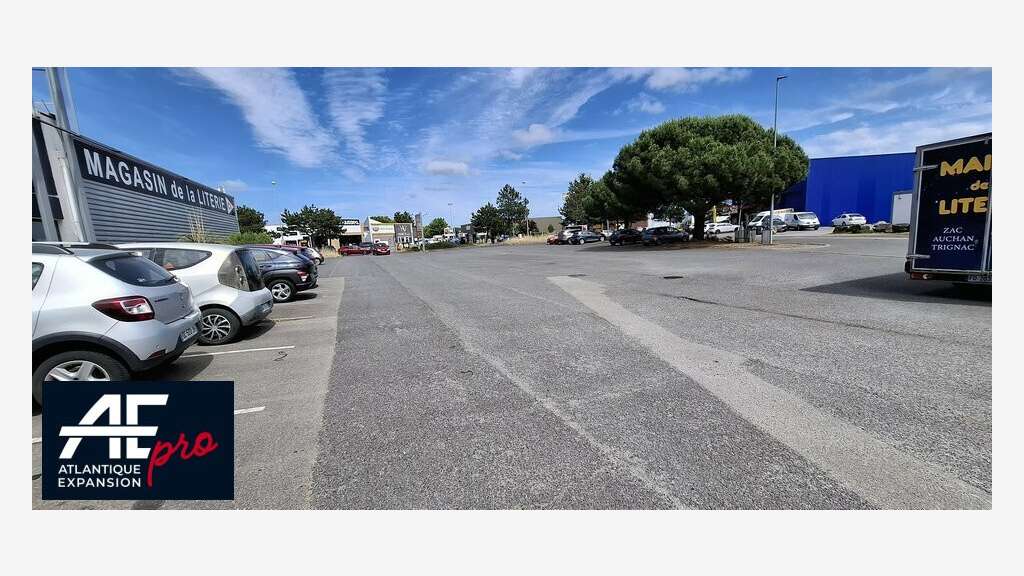 A louer local commercial 410m² Trignac zone Auchan