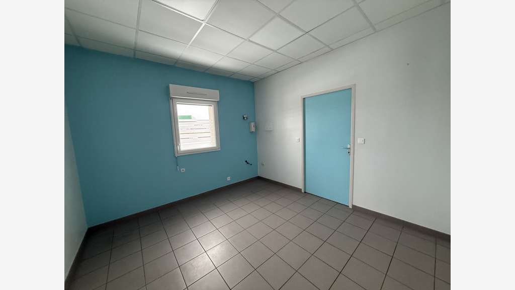 Local 200m² en angle à louer agglo de Troyes