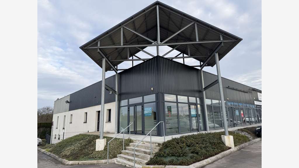 Local 200m² en angle à louer agglo de Troyes