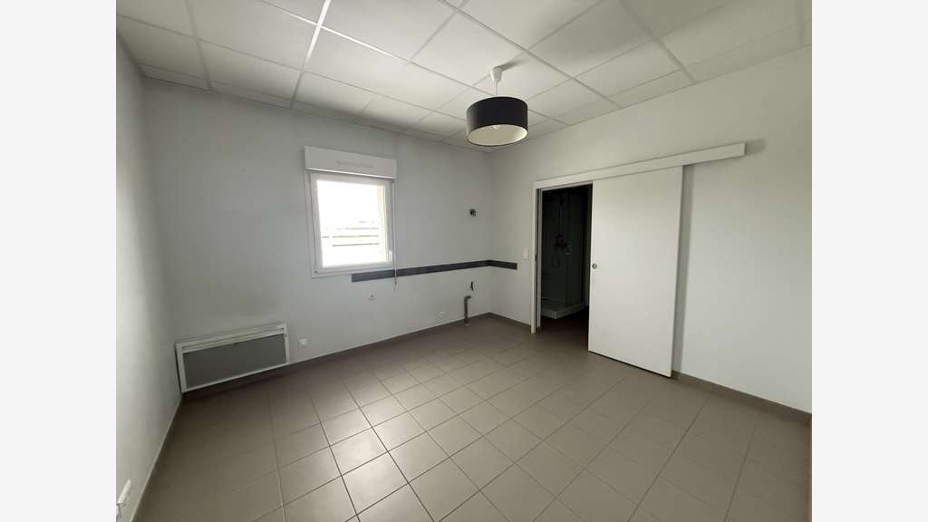 Local 200m² en angle à louer agglo de Troyes