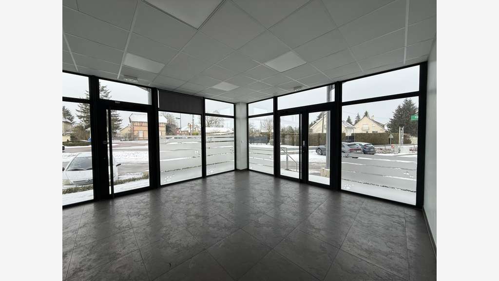 Local 200m² en angle à louer agglo de Troyes
