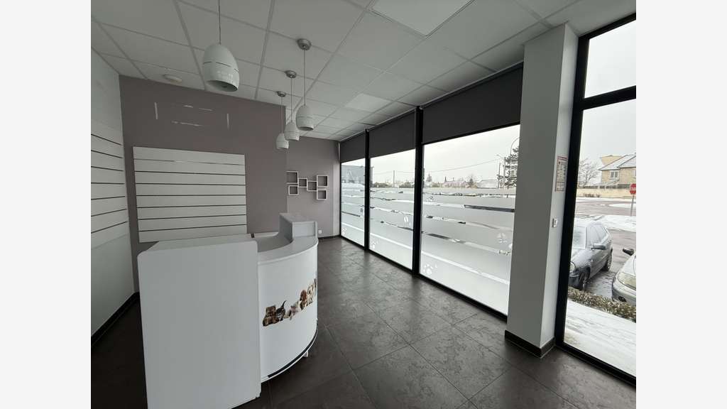 Local 200m² en angle à louer agglo de Troyes