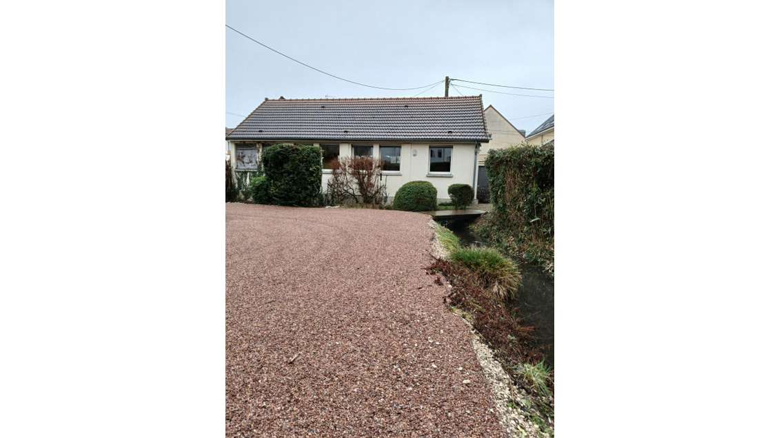 Local commercial 120m² cour 474m² à Troyes