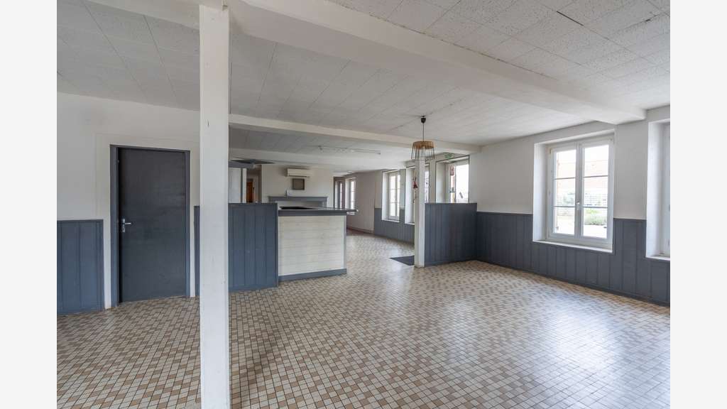 A louer local 206m² axe de passage 20 mn de Troyes
