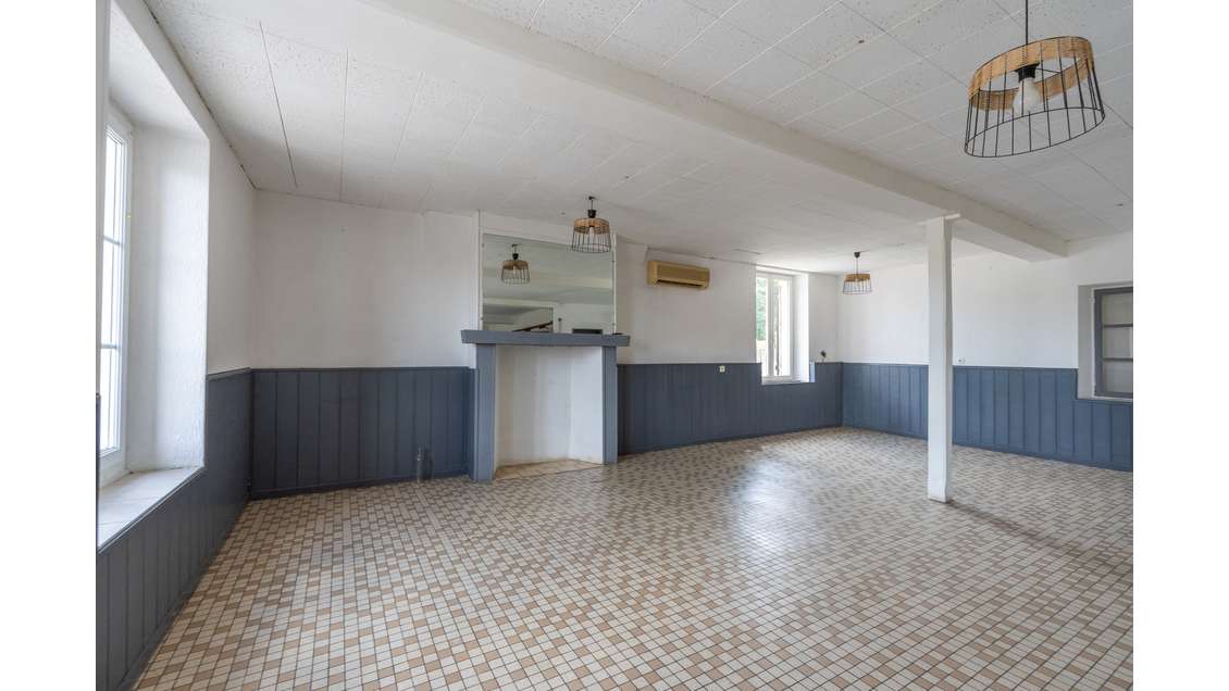 A louer local 206m² axe de passage 20 mn de Troyes