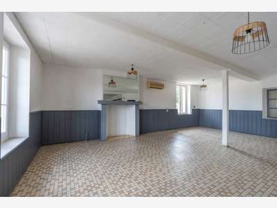 A louer local 206m² axe de passage 20 mn de Troyes