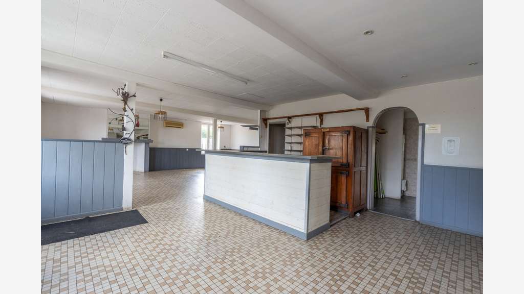 A louer local 206m² axe de passage 20 mn de Troyes