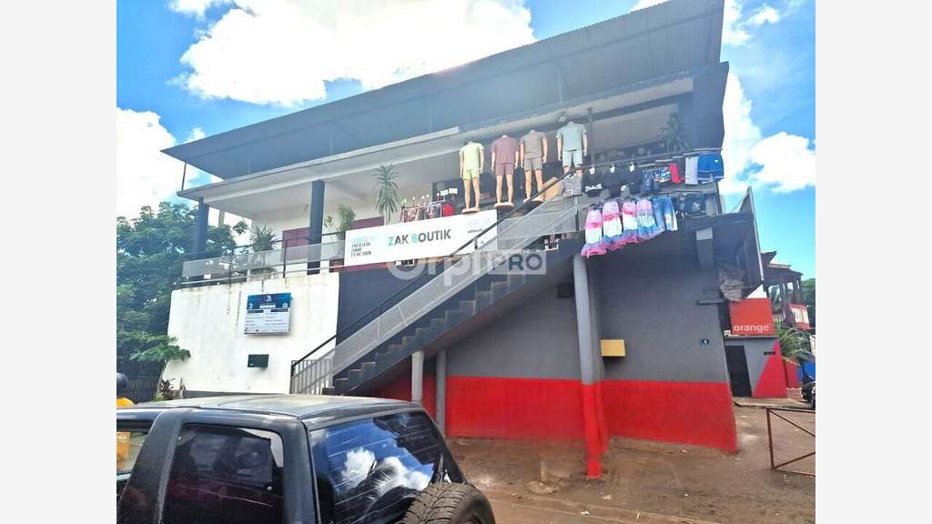 A louer local commercial en centre ville Combani