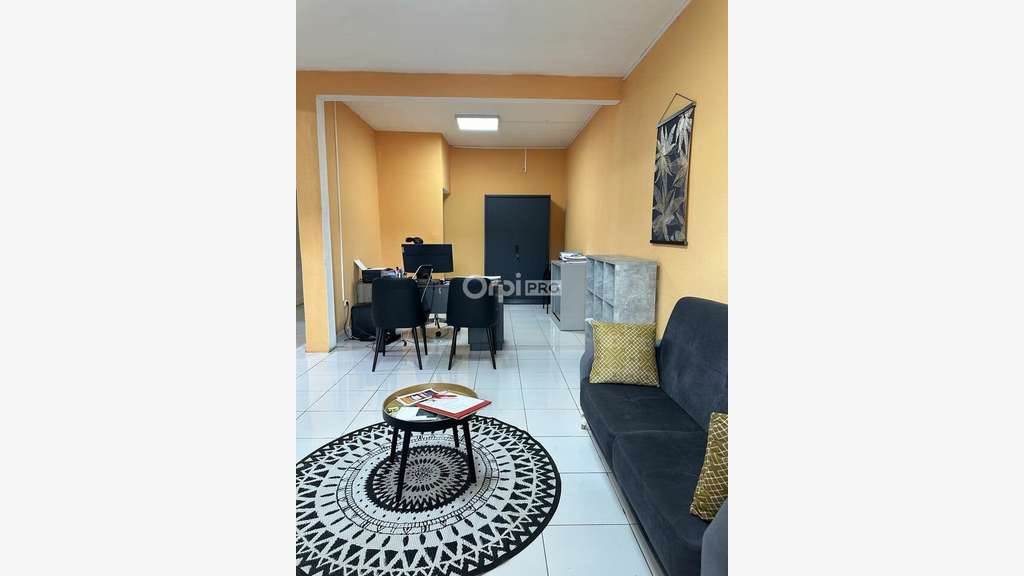 A louer local commercial en centre ville Combani