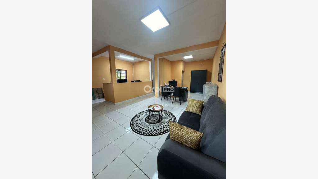A louer local commercial en centre ville Combani